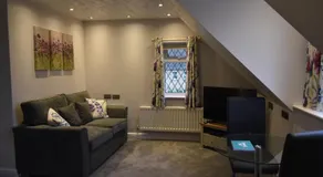 Brampton Luxury Annexe Apartment - Image 2