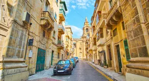Valletta City Vibes Top Floor with jacuzzi - Image 4