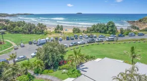 ArtHOUSE Beachfront Accommodation - Image 5