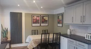 EMA, Castle Donington Circuit contractors group 4 bedrooms 7 bed house-private parking - Image 5