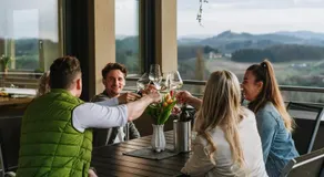 DER ZWEYTICK - Weingut, Buschenschank & Lodges - Image 5