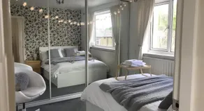 fAiRy DeLL Guesthouse 24-7 check in, cozy lockable rooms, tv, tea tray with choccies, kitchenette, fans, free wifi and parking, COA, all are welcome - Image 2