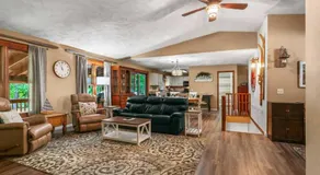 Lakeside Getaway with Hot Tub - Image 2