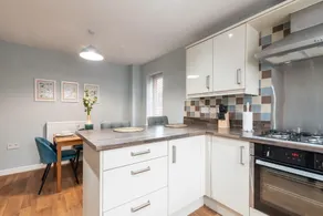Prime location 3 bed House - Image 5
