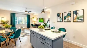 Sapphire Leaf- Luxury 3BR- Pool, King Beds, Spacious, Quiet, Garage, Close to Airport and OldTown - Image 2