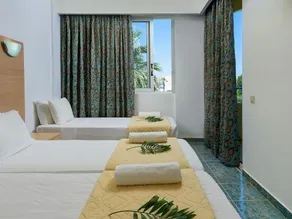 Memphis Beach Hotel - Image 2