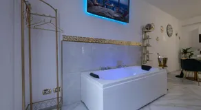 FASHION APARTMENT GOLD Bologna with JACUZZI & CAR GARAGE - Image 2