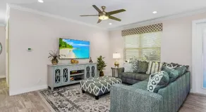 Amazing outdoor living on a freshwater canal, 4 bedrooms, pet-friendly - Villa Becky - Image 2