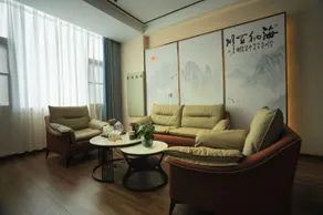 Ruihan Theme Hotel - Image 4
