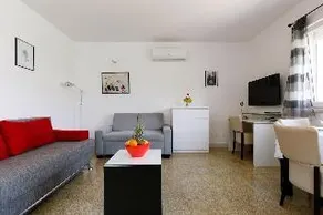 Ark Beach Hotel - Image 4