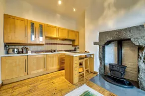 Lovely Central 1BR Flat Next To Holyrood Park - Image 3