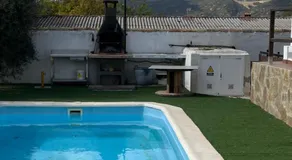 Agradable casa con piscina en la serranía. - Image 4