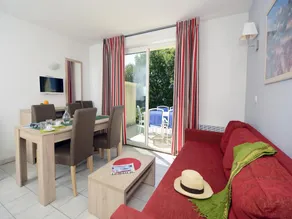 Cozy Apartment with Terrace - Image 2