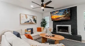 Spacious 4-Bedroom Home at Austin Hideaway, Hot Tub, Fire Pit, Giant Chess, Arcade, Free Parking, Accommodate up to 12 Guests - Image 2