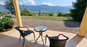 COUNTRY PLACE Apartment with Mountain View - Image 4