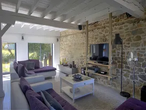 Spacious Holiday Home with Private Garden - Image 2