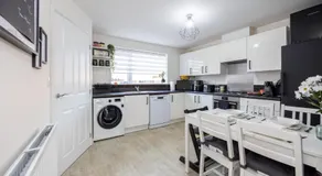 Trox Home - Cosy Vibes - FREE Parking - Zero Fuss - Image 5