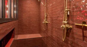 Suite Cabaret - Love room spa & cinéma privatifs - Image 4