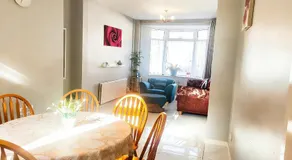 Luxurious & Cozy Townhouse in Quiet East Belfast - Image 2