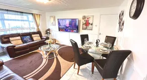 Colchester City Luxury With Free Parking and 5 G WIFI - Image 3