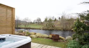 Braidhaugh Holiday Lodge and Glamping Park - Image 4