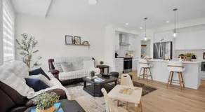 Modern Luxury Cozy Family Vacation Home - King Bed - AC - Sleeps 7 - High speed Wi-Fi - Netflix - Free Garage Parking - close to Airport and West Edmonton Mall - Image 2