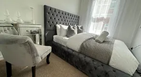 The smaller new refurbished ensuite room 5min from beach parking in Guest house - Image 2