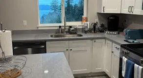 Water & Mountain Views - Family & Pet Friendly - Image 3