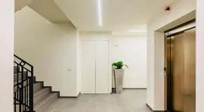 Design Apartment in Iseo Old Town with Private Parking and AC - Image 5