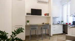 Yellow Line Apartment - Image 5