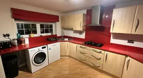 Modern Huddersfield Stay - Garden & Parking - Suitable for Contractors - Image 5