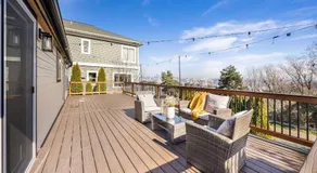 Step-Free 2BR Retreat w Panoramic Views on Deck - Image 4