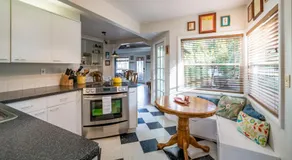 Bluebird Day - Kingfisher Bungalow - Image 3