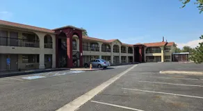 American Inn & Suites - Image 4