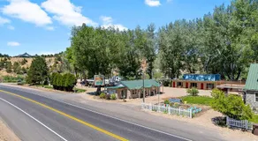 Mt Carmel Motel Room close to Zion National Park - Image 3