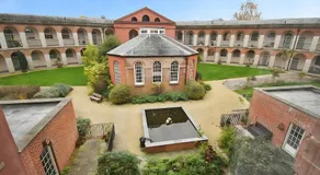 Devington Mansion House Apartment - Image 3