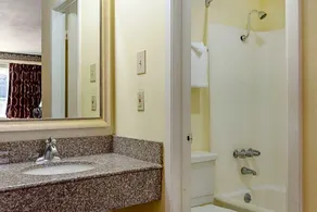 Rodeway Inn Waco - Image 3