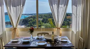 Elegant Seaview Home w AC e Free Private Park - Image 2