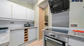 Historic 3 Bed Private Parking Nr Railway Station - Image 4