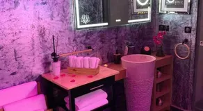 Le Majestic Spa Loveroom Jacuzzi et hammam - Image 2