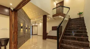 De Manora Homes - Unpretentious hotel with a garden , posh area Ranjit Avenue - Image 4