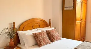 Private Villa with Pool & BBQ - Barcelona - Image 2