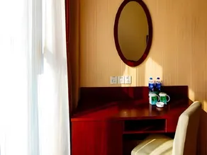 GreenTree Inn Jiangsu Zhangjiagang Jingang Town Darunfa Express Hotel - Image 3