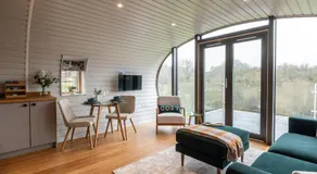 Unique 1 Bedroom Eco-Retreat in Old Chalford! - Image 2