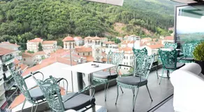 Lingos Hotel - Image 4