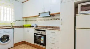 Charmant appartement avec piscine, terrasse et jardin | Vue ville | Parfait pour le travail à distance - Image 4