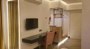 City Hotel - Image 4