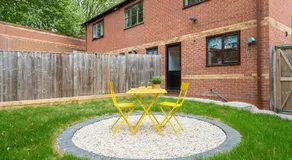 Garden Central Parking - Image 4