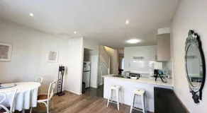 Spacious Family Townhouse near Kingston & Manuka - Image 4