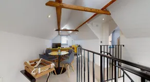 Beautiful Coach House - Image 2